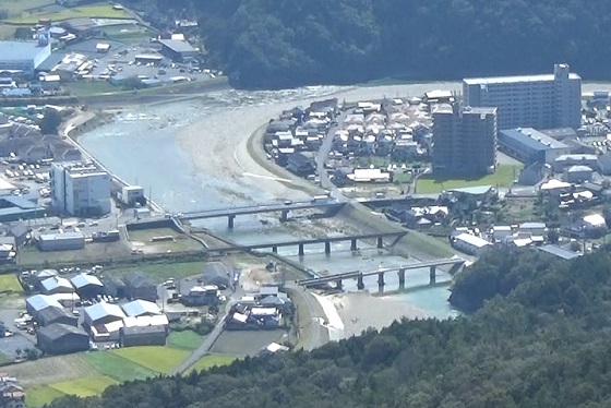 三篠川の鉄橋